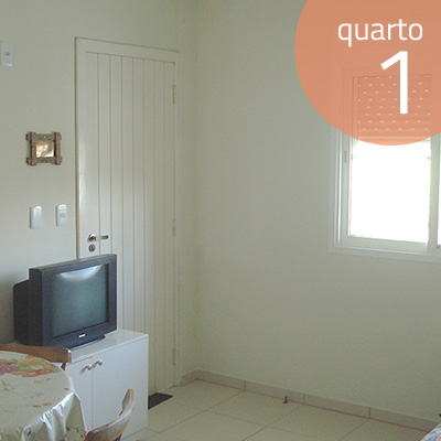 Sala e cozinha conjugada, disponível TV a Cabo e Internet.