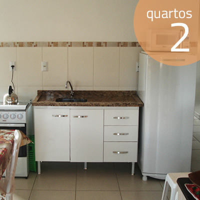 Cozinha equipada para seis pessoas.